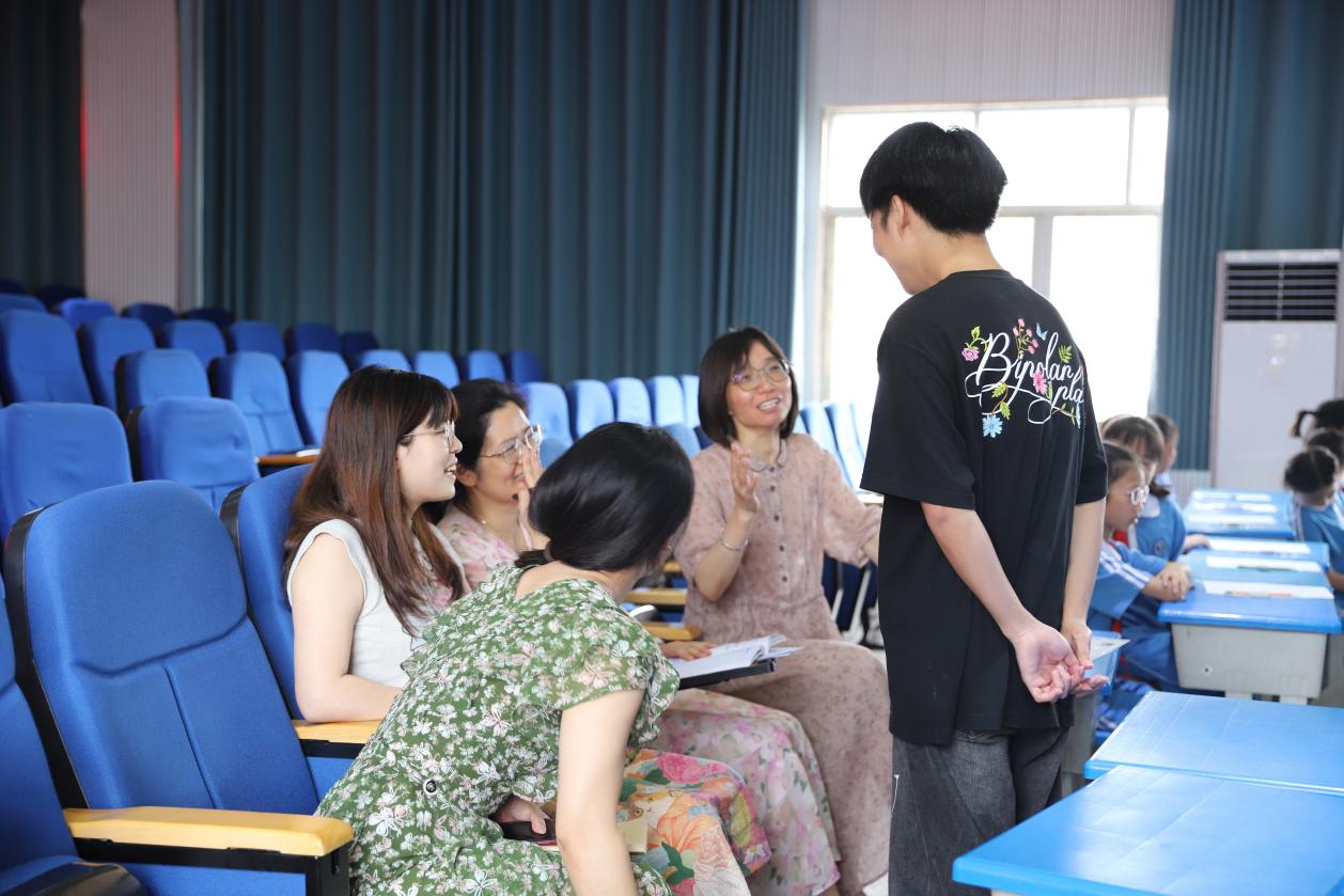 城區(qū)二小實(shí)習(xí)教師匯報(bào)課展示活動圓滿結(jié)束