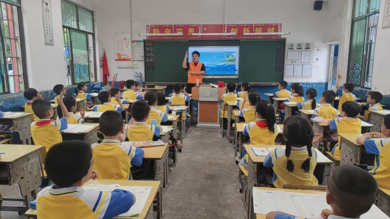 防溺水教育宣講團走進校園，筑牢學生安全防線