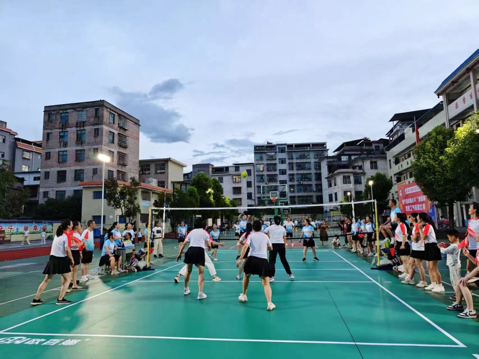 運動展風(fēng)采 奮進(jìn)新時代