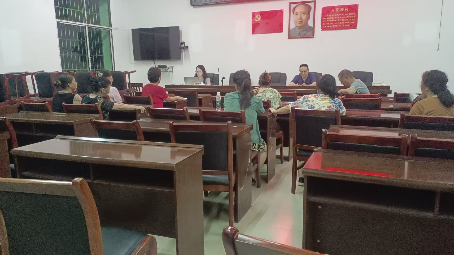 教師攜手村部開展安全防護宣傳 織密鄉(xiāng)村安全防護網(wǎng)