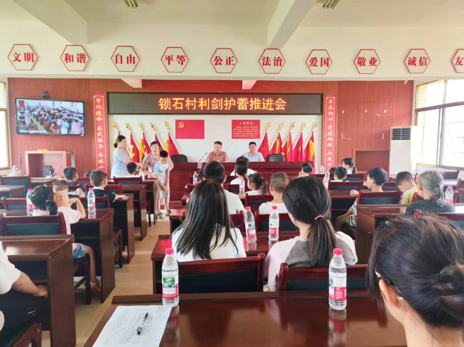 九公橋鎮(zhèn)中心完小開(kāi)展暑期安全再教育 筑牢學(xué)生安全防線(xiàn)